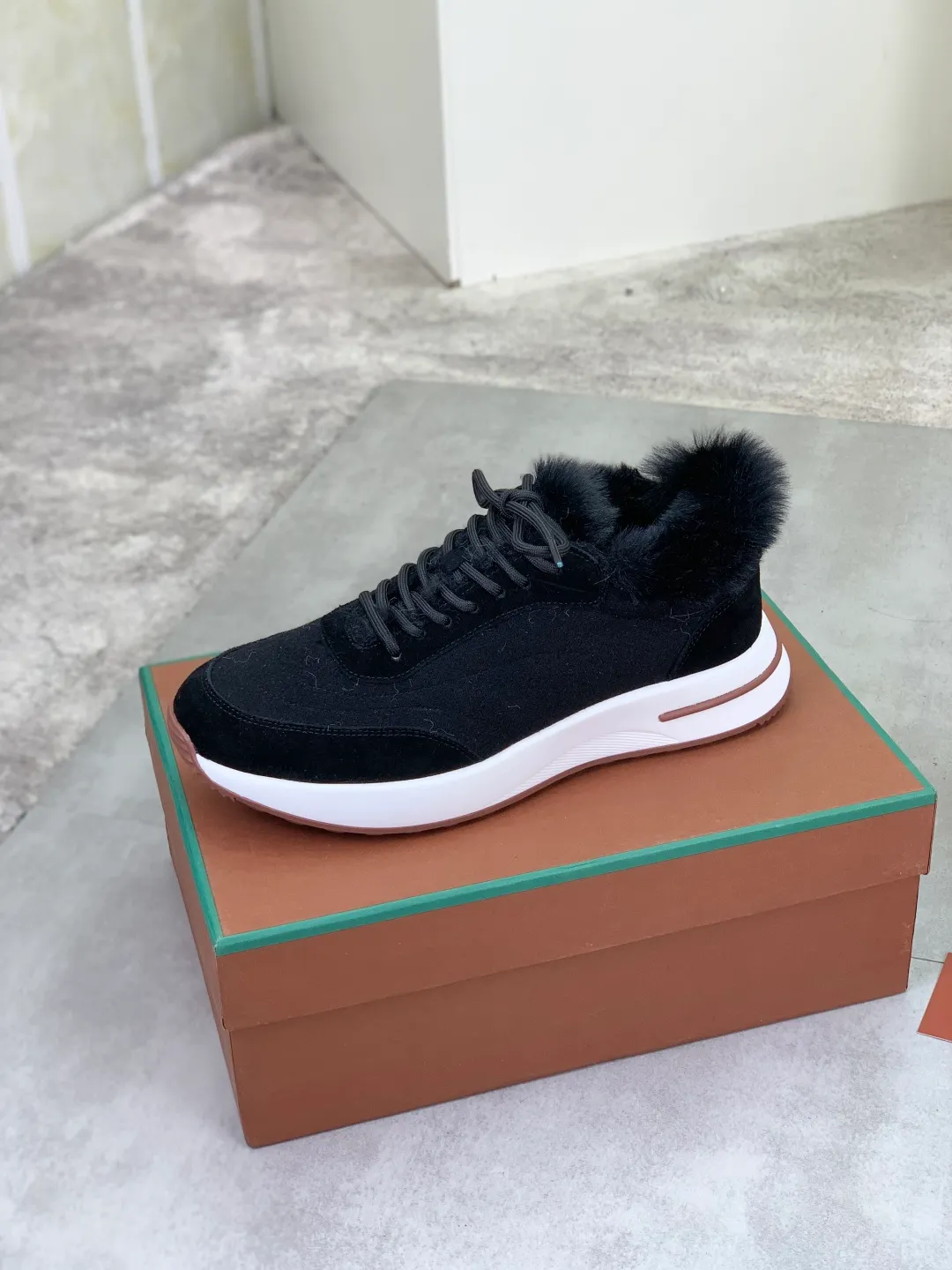 Men's Men's Shoes 💰P460 New Style 💰Mauri The latest casual shoes Loro Piana 💯Top grade💯Buy the original copy💯 Founded the existing Loro Piana company on April 24, 1924. It is now the sixth generation of family business, providing top quality products to customers who are discerning about taste and quality. Imported original fly woven fabric with cowhide fabric, plain calfskin lining. Hand-sewn thread with cowhide feet. Original packaging. High-end outsole. Size: 38-44 (customized for 45 and 46). 5️⃣ colors available.